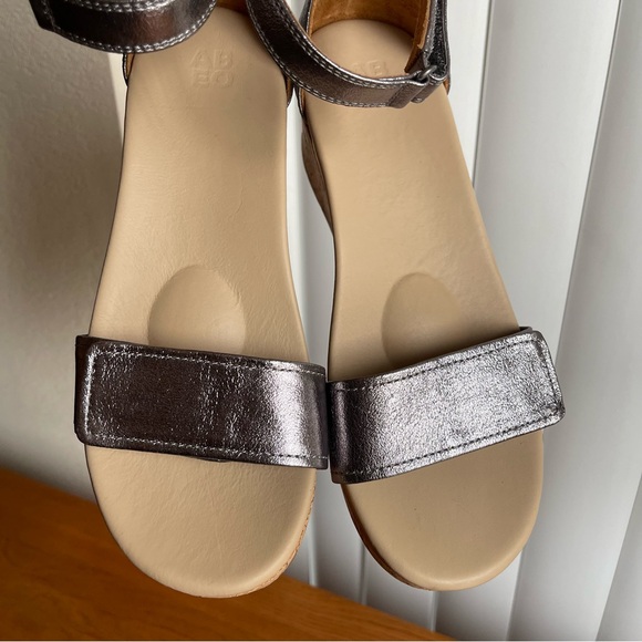ABEO Cecile Metatarsal Leather Wedge Sandals Silver Size 9 - Picture 15 of 15